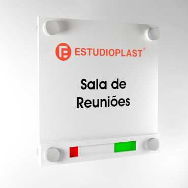 Placa com indicação livre/ocupado