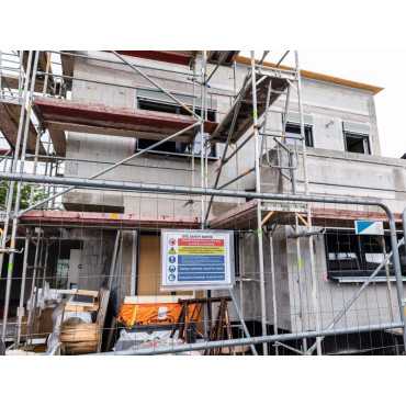 Magnetic water-resistant bag with A3 clamps