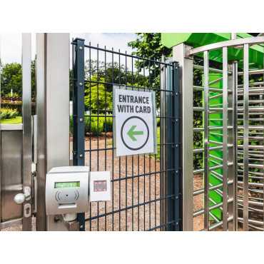 Magnetic water-resistant bag with A3 clamps