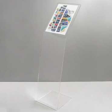 totem para lojas A4 em acrilico